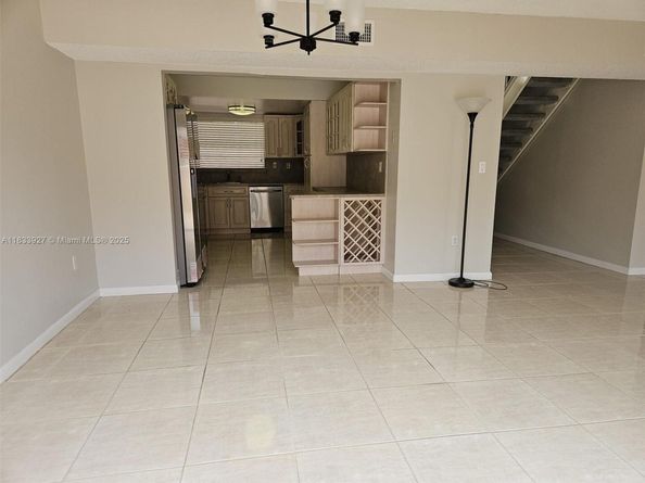 9199 Fontainebleau Blvd 6, Miami FL 33172