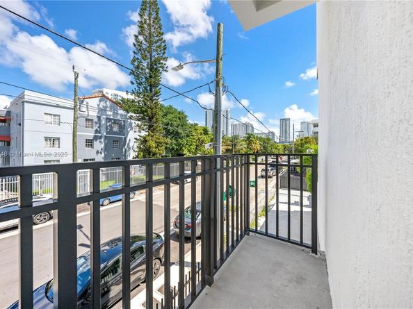 526 SW 2nd St 1, Miami FL 33130