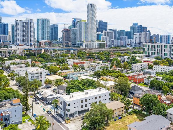 526 SW 2nd St 1, Miami FL 33130