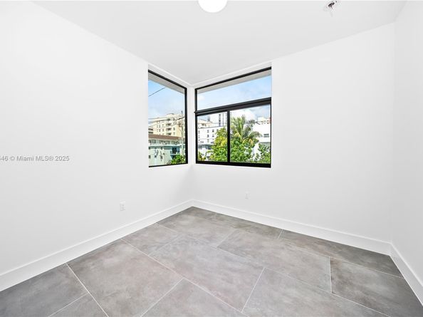 526 SW 2nd St 1, Miami FL 33130