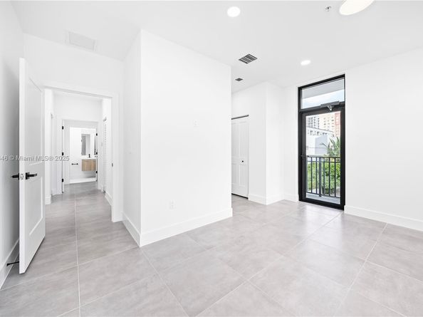 526 SW 2nd St 1, Miami FL 33130