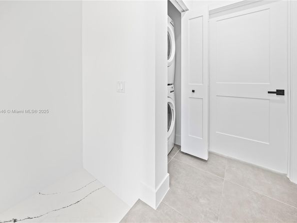 526 SW 2nd St 1, Miami FL 33130