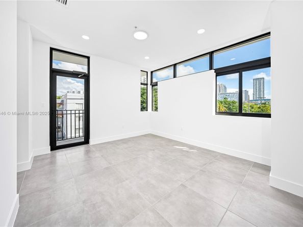 526 SW 2nd St 1, Miami FL 33130