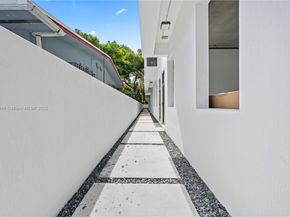 526 SW 2nd St 1, Miami FL 33130