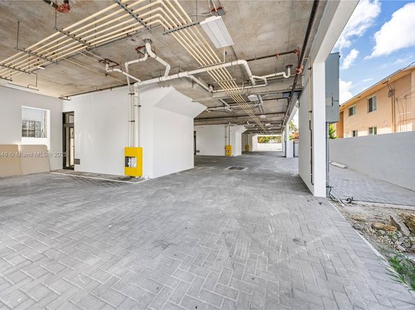 526 SW 2nd St 1, Miami FL 33130