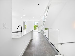 526 SW 2nd St 1, Miami FL 33130