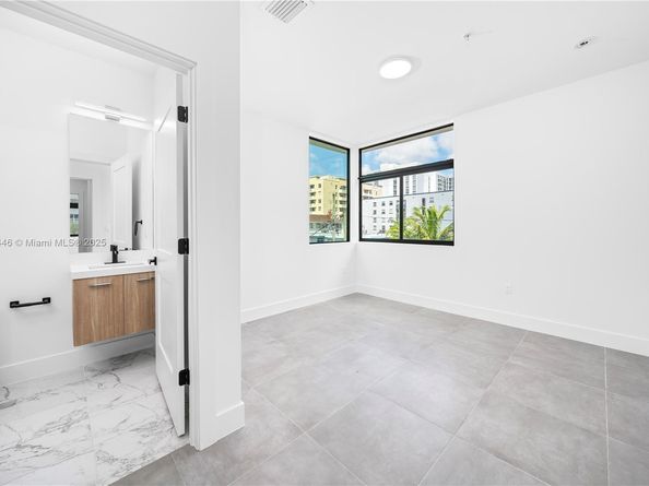 526 SW 2nd St 1, Miami FL 33130