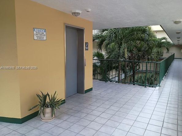 8321 NW 7th St 1307, Miami FL 33126