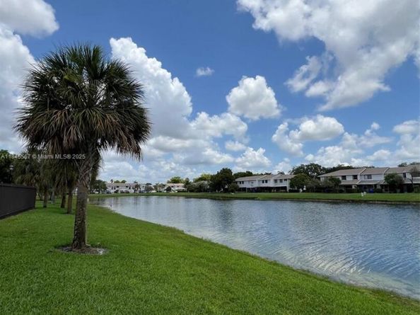 721 NW 105th Terrace 721, Pembroke Pines FL 33026