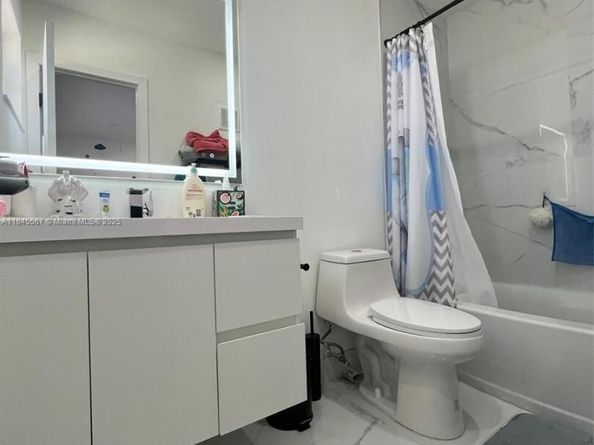 721 NW 105th Terrace 721, Pembroke Pines FL 33026
