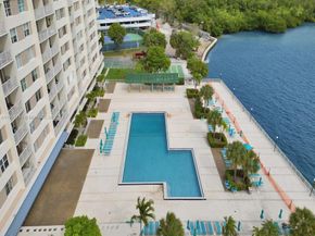 300 Bayview Dr 906, Sunny Isles Beach FL 33160