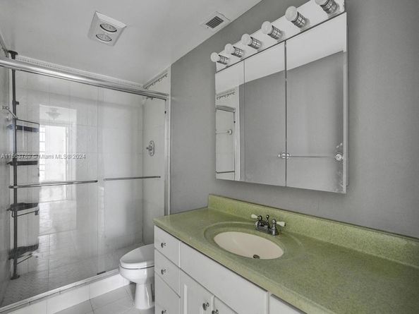 300 Bayview Dr 906, Sunny Isles Beach FL 33160