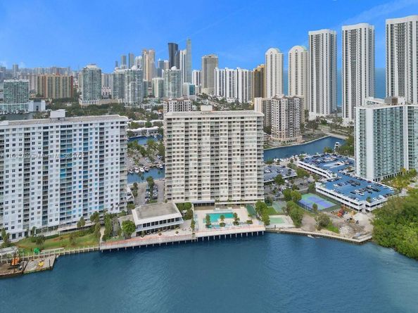 300 Bayview Dr 906, Sunny Isles Beach FL 33160