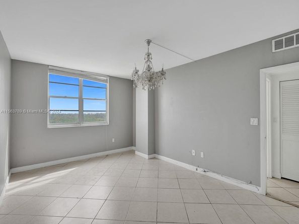 300 Bayview Dr 906, Sunny Isles Beach FL 33160