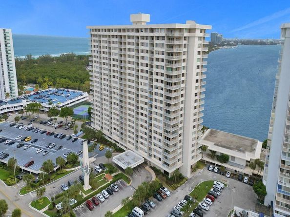 300 Bayview Dr 906, Sunny Isles Beach FL 33160
