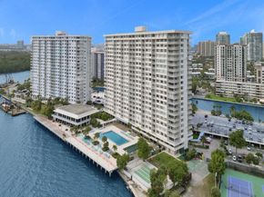 300 Bayview Dr 906, Sunny Isles Beach FL 33160