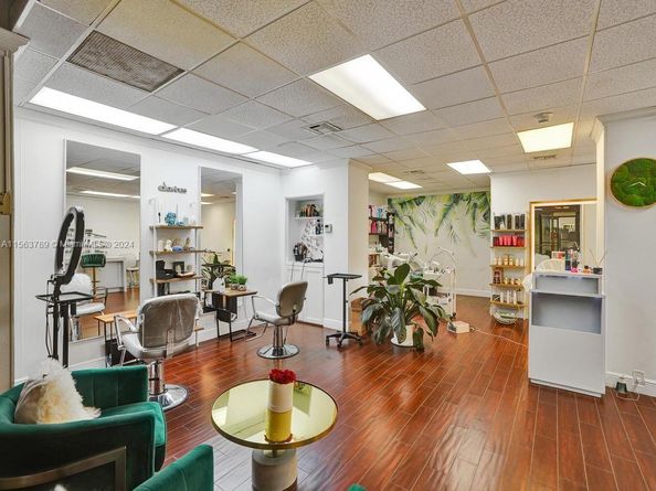 300 Bayview Dr 906, Sunny Isles Beach FL 33160