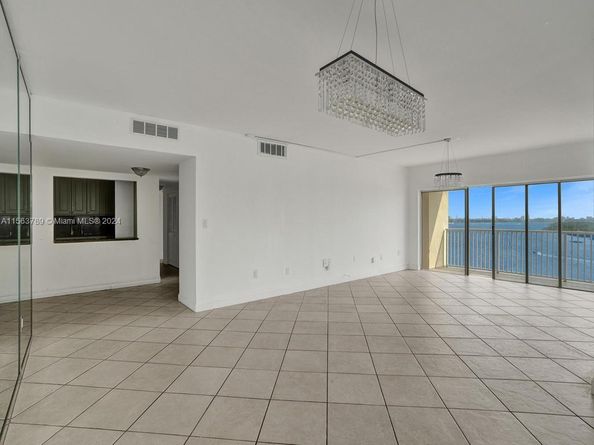 300 Bayview Dr 906, Sunny Isles Beach FL 33160