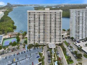 300 Bayview Dr 906, Sunny Isles Beach FL 33160