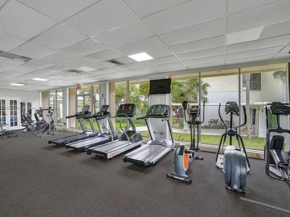 300 Bayview Dr 906, Sunny Isles Beach FL 33160