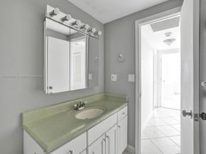 300 Bayview Dr 906, Sunny Isles Beach FL 33160