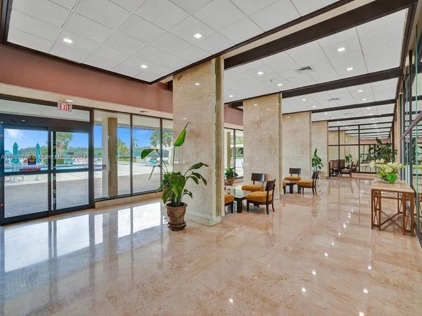 300 Bayview Dr 906, Sunny Isles Beach FL 33160