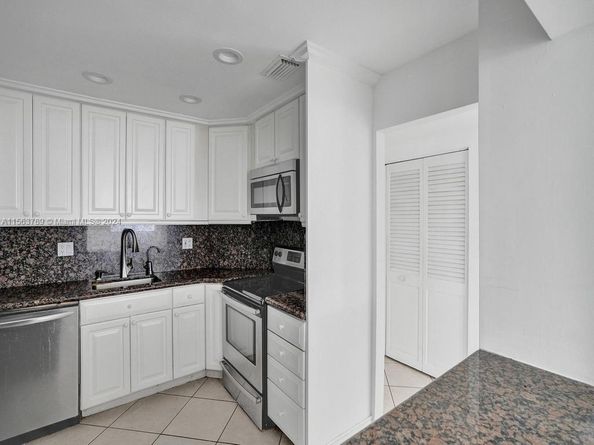300 Bayview Dr 906, Sunny Isles Beach FL 33160