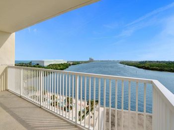 300 Bayview Dr