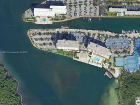 300 Bayview Dr 906, Sunny Isles Beach FL 33160