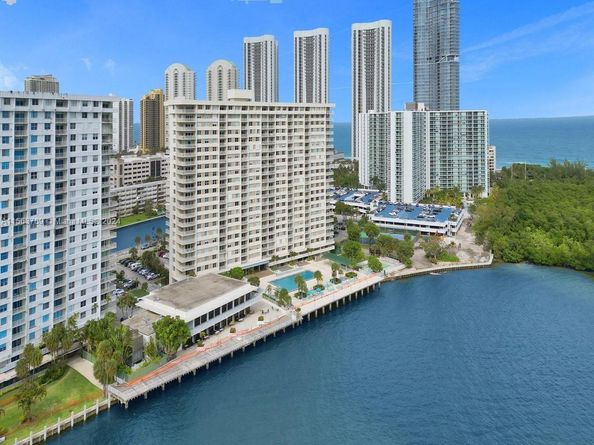 300 Bayview Dr 906, Sunny Isles Beach FL 33160