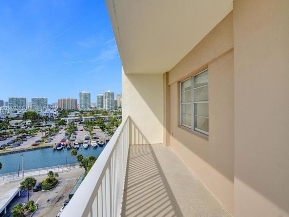 300 Bayview Dr 906, Sunny Isles Beach FL 33160