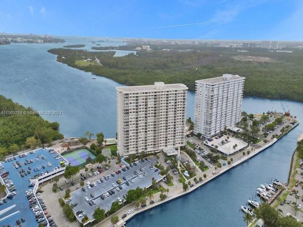 300 Bayview Dr 906, Sunny Isles Beach FL 33160