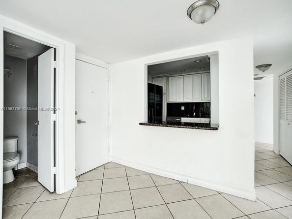 300 Bayview Dr 906, Sunny Isles Beach FL 33160