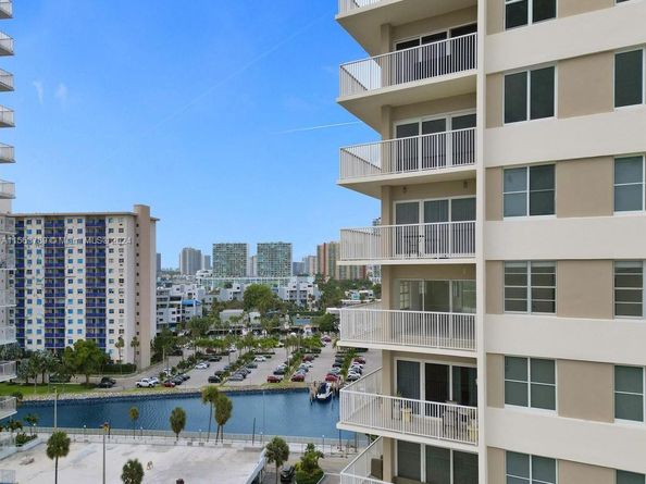 300 Bayview Dr 906, Sunny Isles Beach FL 33160