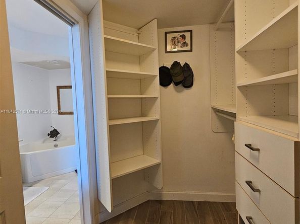 3370 Hidden Bay Dr 1002, Aventura FL 33180