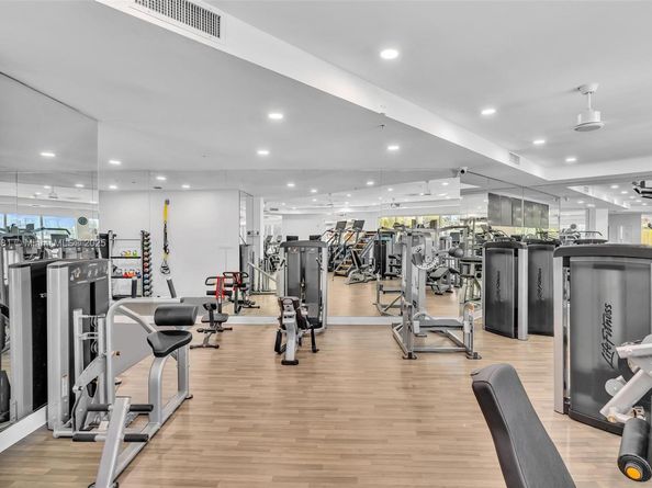 3370 Hidden Bay Dr 1002, Aventura FL 33180