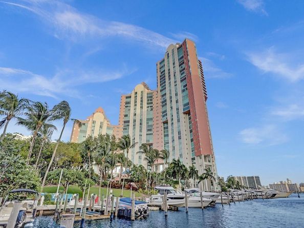 3370 Hidden Bay Dr 1002, Aventura FL 33180