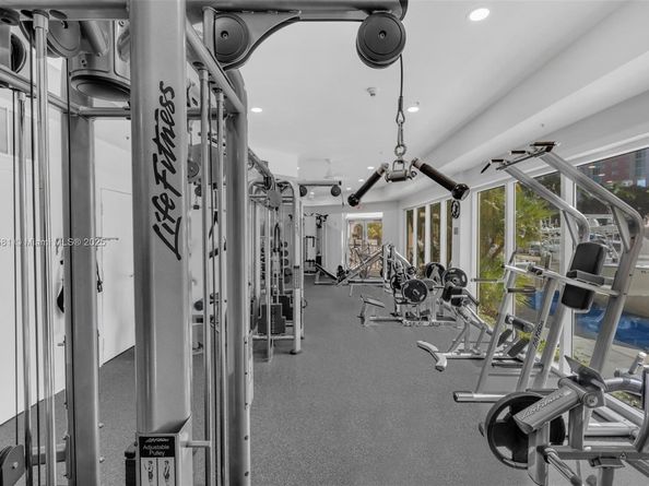 3370 Hidden Bay Dr 1002, Aventura FL 33180