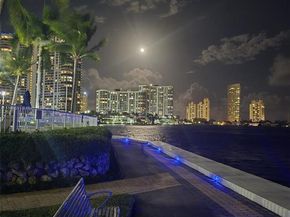 3370 Hidden Bay Dr 1002, Aventura FL 33180