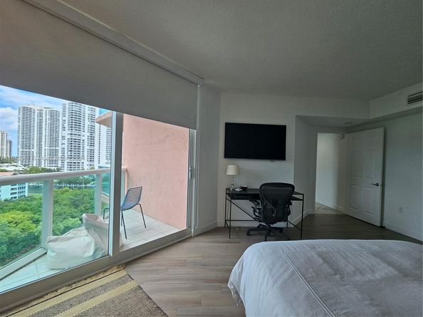 3370 Hidden Bay Dr 1002, Aventura FL 33180