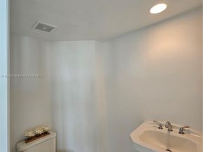 3370 Hidden Bay Dr 1002, Aventura FL 33180