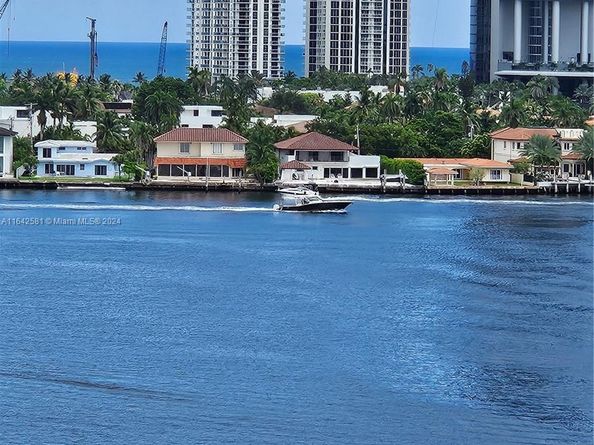 3370 Hidden Bay Dr 1002, Aventura FL 33180