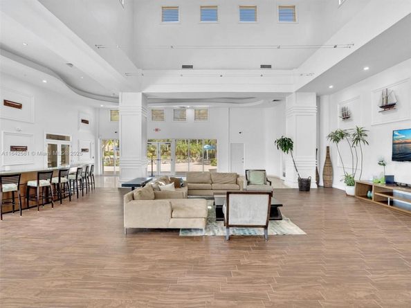 3370 Hidden Bay Dr 1002, Aventura FL 33180