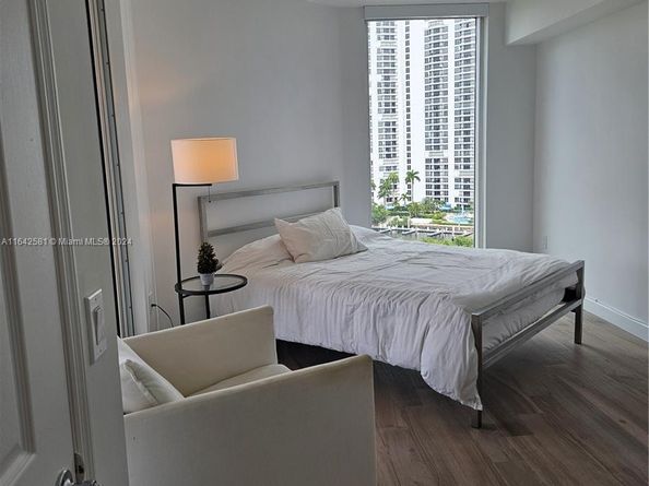 3370 Hidden Bay Dr 1002, Aventura FL 33180