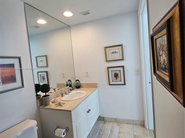 3370 Hidden Bay Dr 1002, Aventura FL 33180