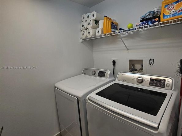 3370 Hidden Bay Dr 1002, Aventura FL 33180