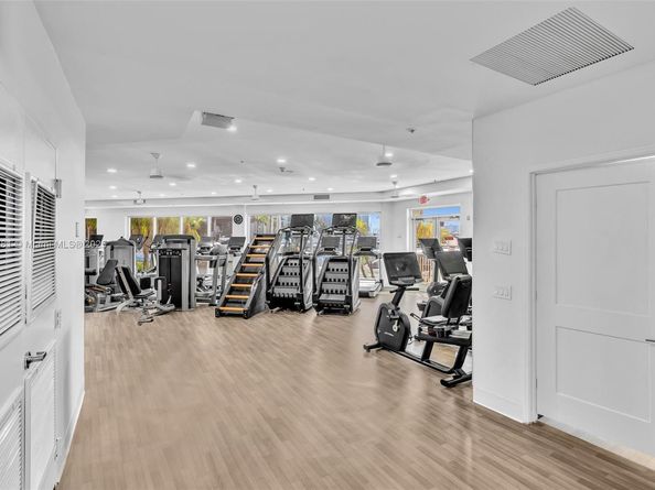 3370 Hidden Bay Dr 1002, Aventura FL 33180