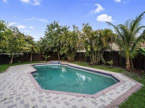 14672 Vista Luna Dr, Davie FL 33325