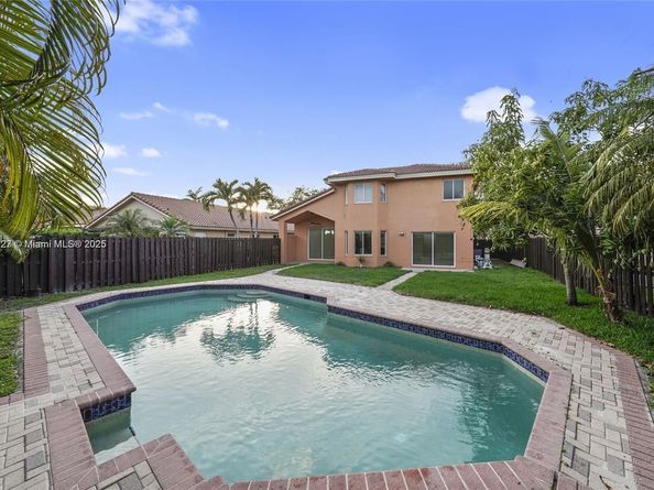 14672 Vista Luna Dr, Davie FL 33325