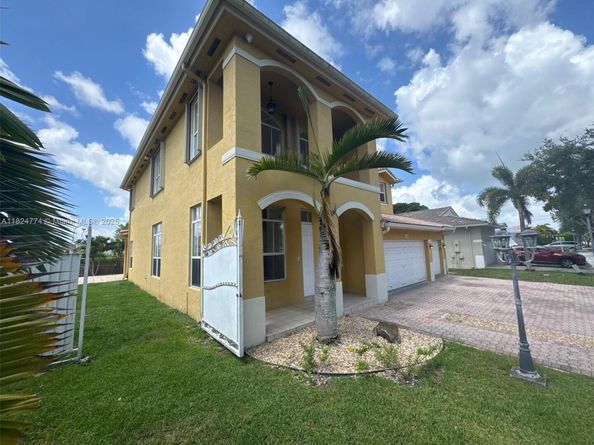 15802 SW 63rd Ter, Miami FL 33193